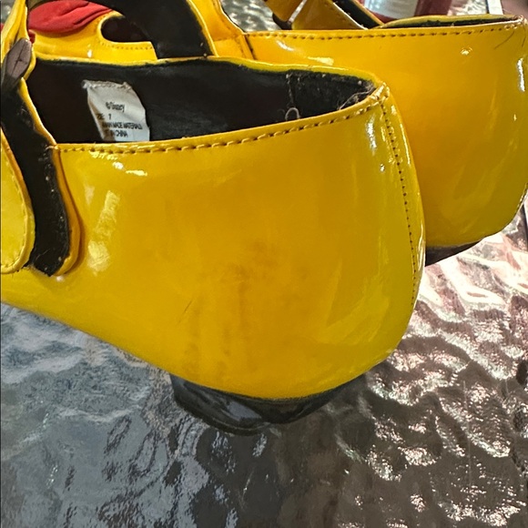 Disney Minnie Mouse Yellow Dress Shoes with Red Bow - Picture 4 of 8